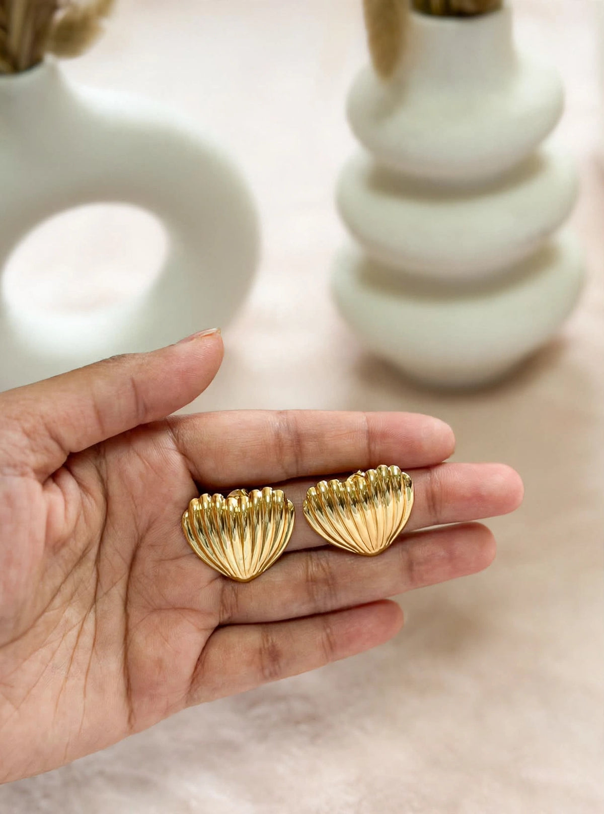 Aria - Gold Seashell Heart Stud Earrings | Trendy