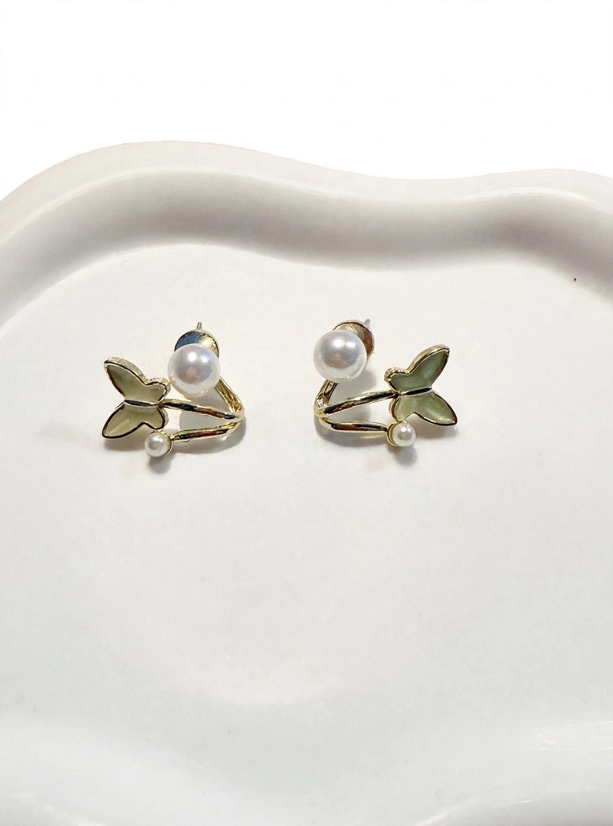 Petal Pearl Studs - Gold Leaf with Pearl | M&M by Sana Ashraf